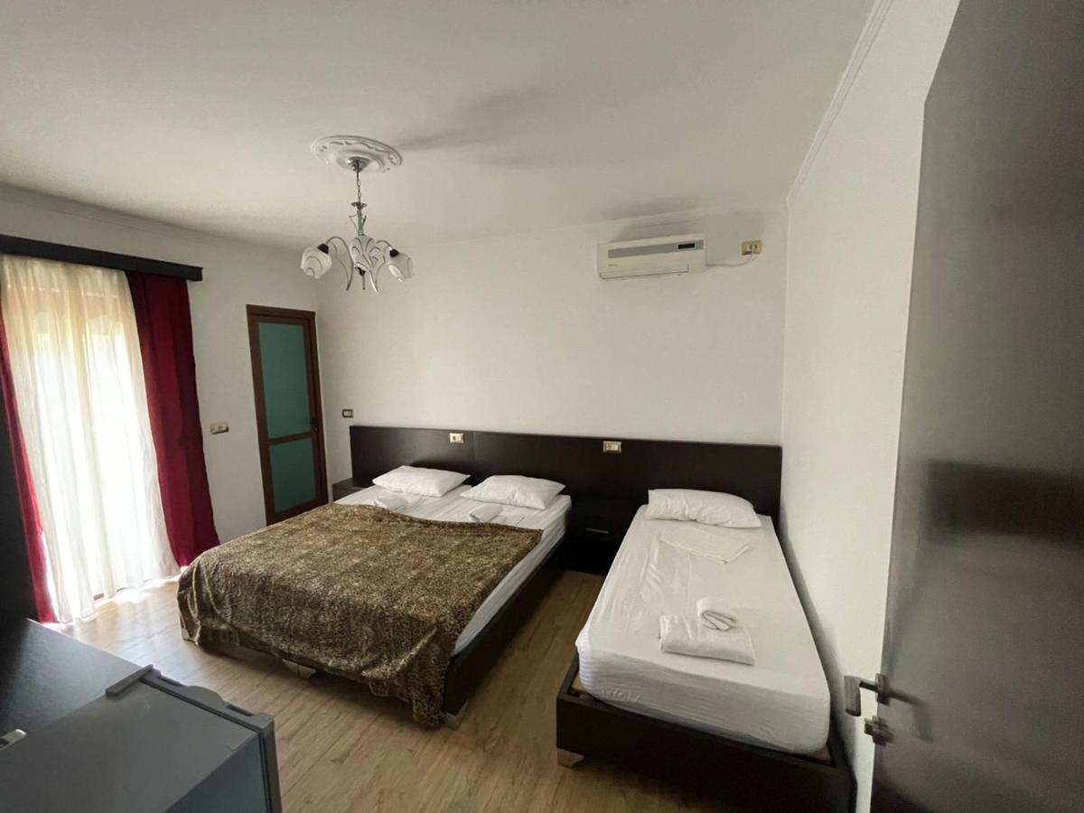 Centre Hotel Берат Екстер'єр фото