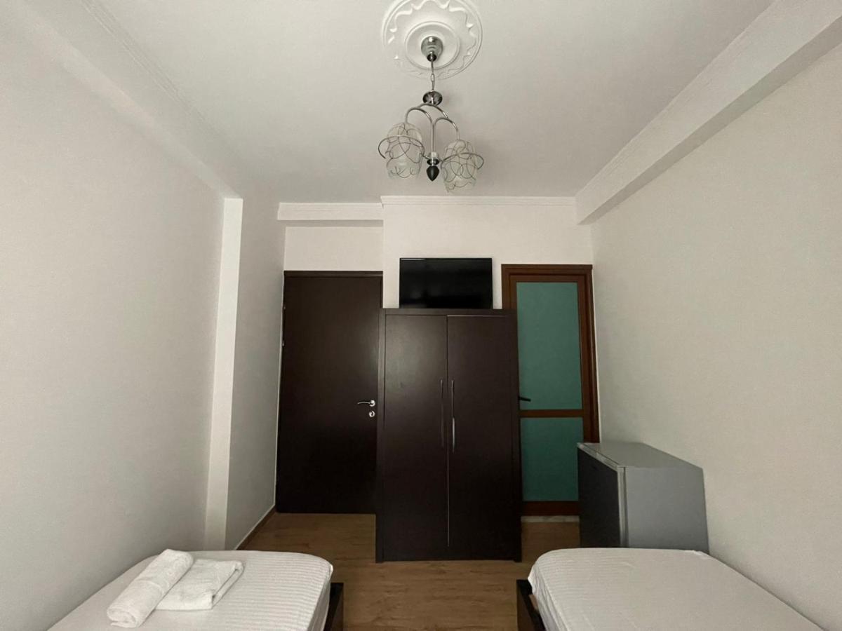 Centre Hotel Берат Екстер'єр фото