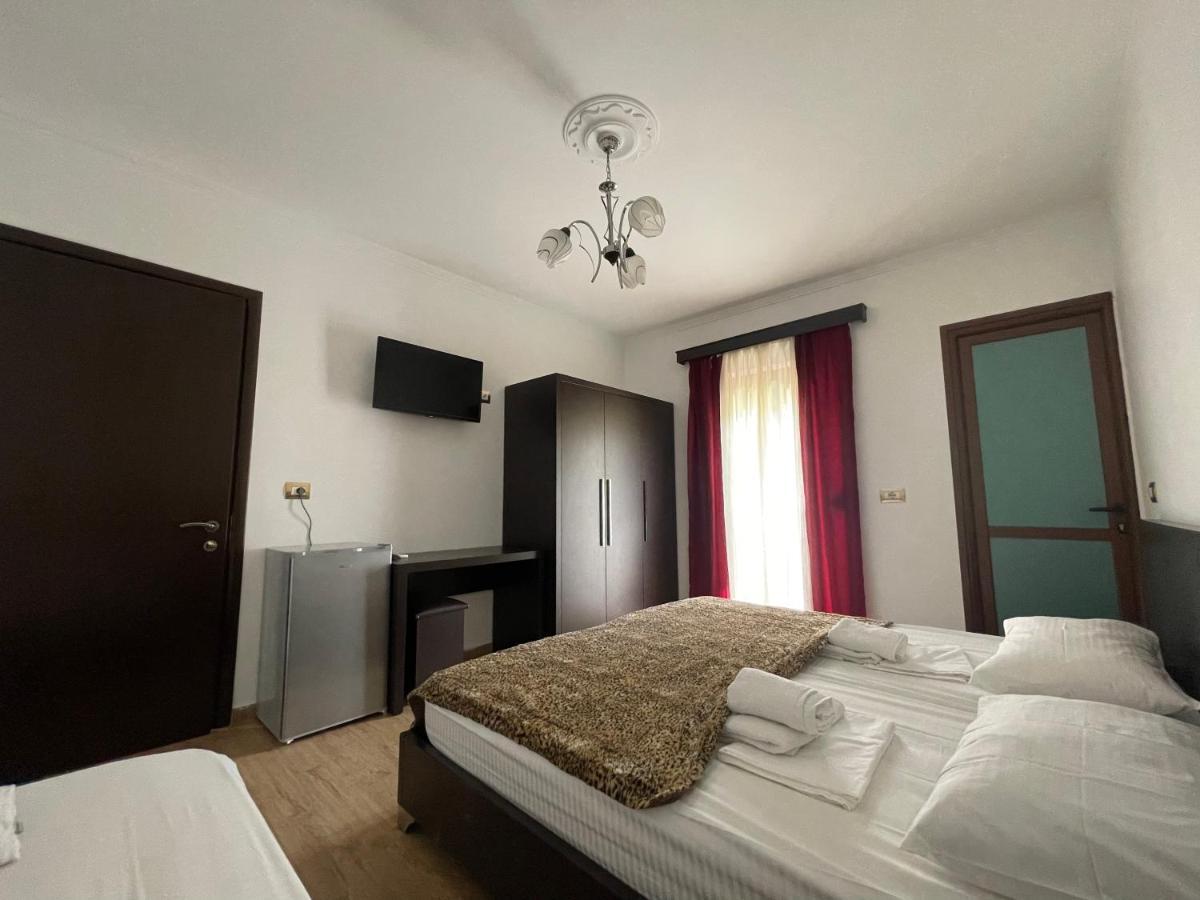 Centre Hotel Берат Екстер'єр фото